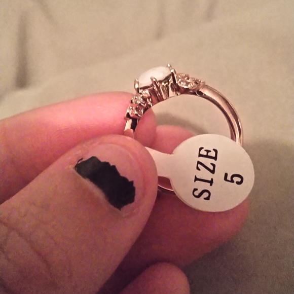 Size 5 ring - Picture 3 of 6